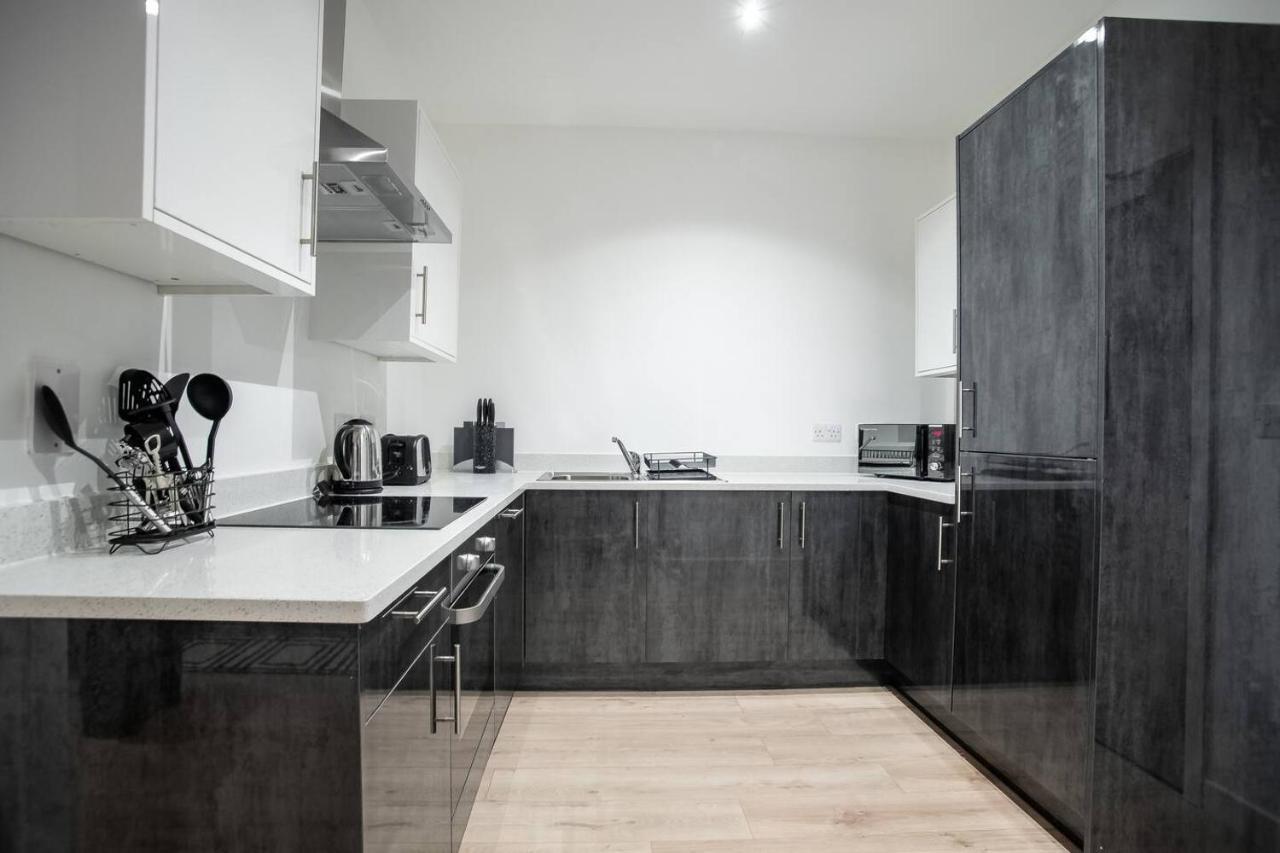 Two Bedroom - Central Peterborough Apartment - Bayard Apartments מראה חיצוני תמונה