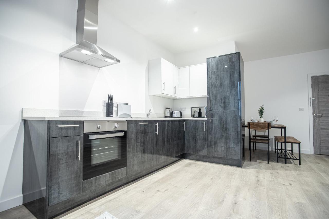 Two Bedroom - Central Peterborough Apartment - Bayard Apartments מראה חיצוני תמונה