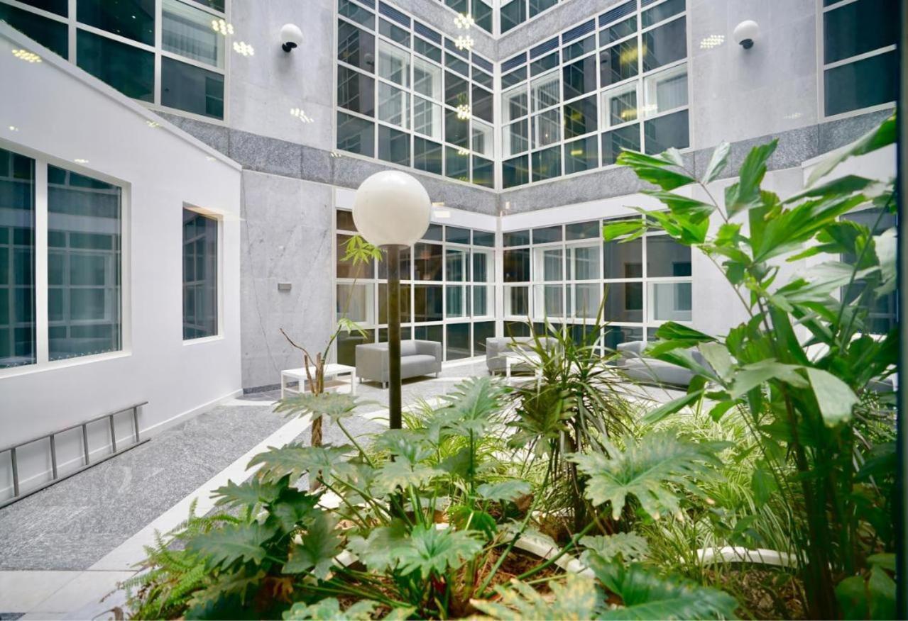 Two Bedroom - Central Peterborough Apartment - Bayard Apartments מראה חיצוני תמונה